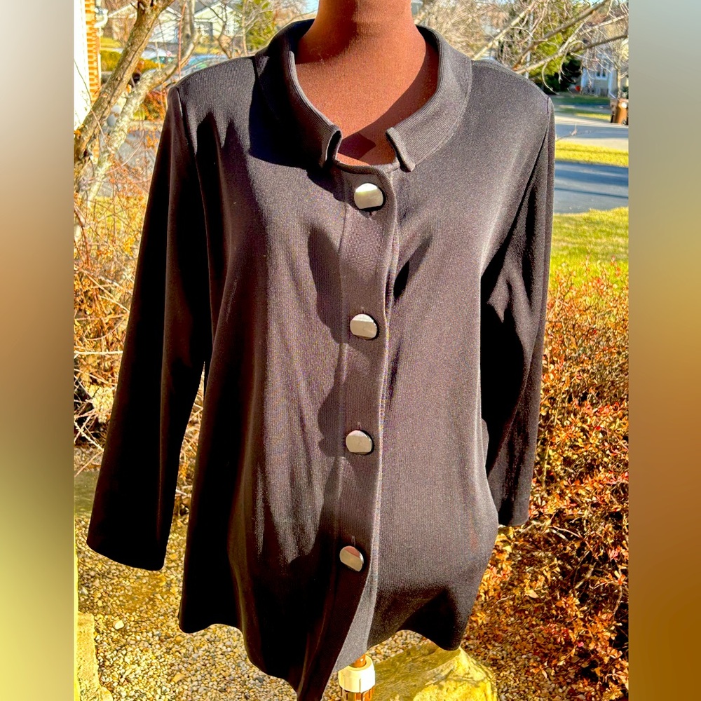 MISOOK s1X blk cardigan-looks new-love the large buttons & collar! Easy care